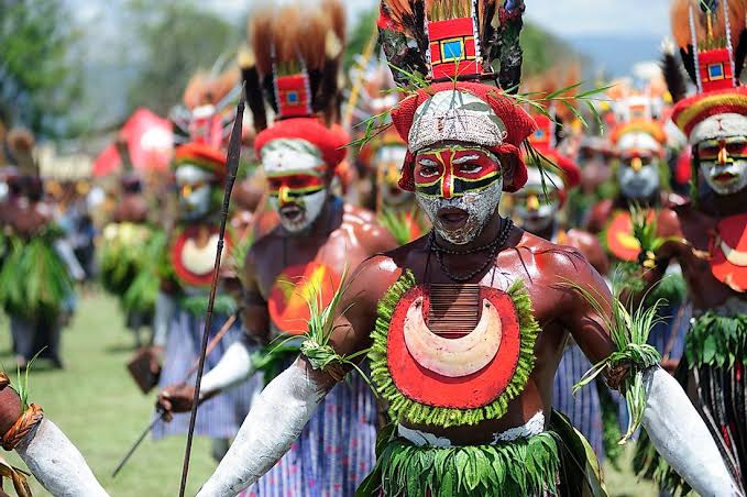 Sing-sing dancers — Papua New Guinea